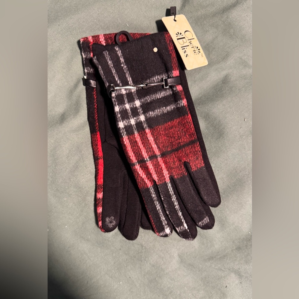 Classic Men's Gloves in Black and Red Checkered Pattern